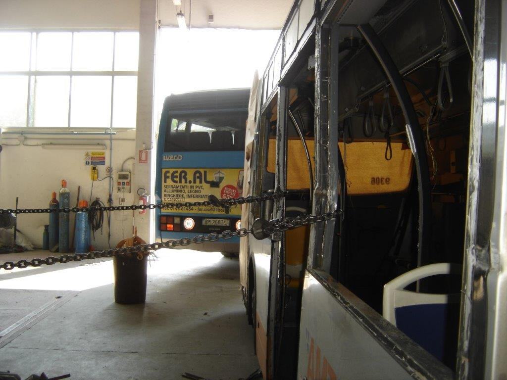 Autobus snodato AMT in riparazione